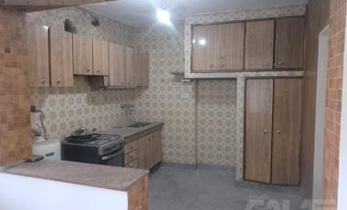 Chalet multifamiliar con amplio jardin y cocheras