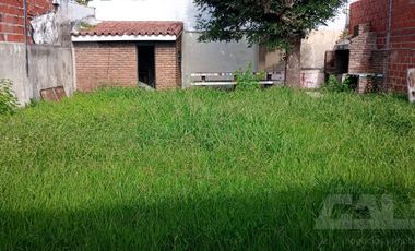 Chalet multifamiliar con amplio jardin y cocheras