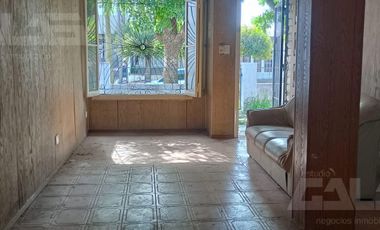 Chalet multifamiliar con amplio jardin y cocheras