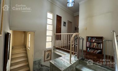 Casa Antigua de Categoría, 6 Amb., en el Bajo de Vte. López