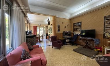 Casa Antigua de Categoría, 6 Amb., en el Bajo de Vte. López