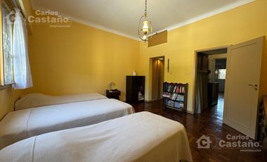Casa Antigua de Categoría, 6 Amb., en el Bajo de Vte. López