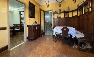 Casa Antigua de Categoría, 6 Amb., en el Bajo de Vte. López