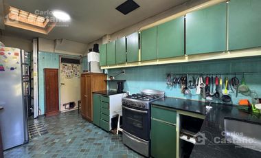 Casa Antigua de Categoría, 6 Amb., en el Bajo de Vte. López