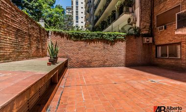 Departamento con gran patio - Recoleta