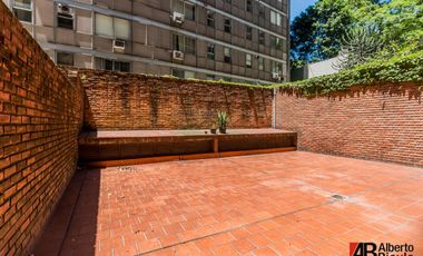 Departamento con gran patio - Recoleta