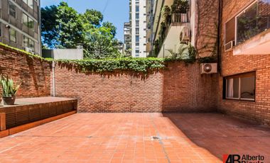 Departamento con gran patio - Recoleta