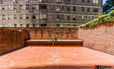 Departamento con gran patio - Recoleta