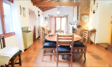 Casa en venta - 3 Dormitorios 2 Baños - Villa Gesell