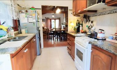 Casa en venta - 3 Dormitorios 2 Baños - Villa Gesell
