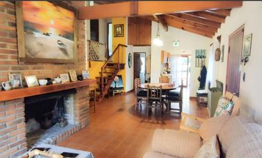 Casa en venta - 3 Dormitorios 2 Baños - Villa Gesell