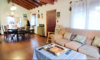 Casa en venta - 3 Dormitorios 2 Baños - Villa Gesell