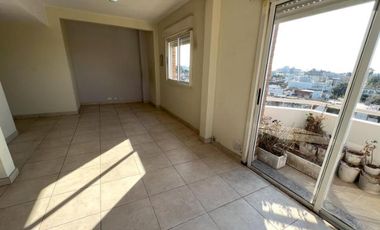 HERMOSO 4 AMBIENTES TRIPLEX!!! CON 2 COCHERAS!!! TERRAZA CON PARRILLA!!