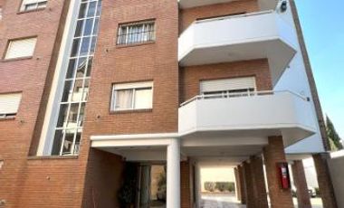 HERMOSO 4 AMBIENTES TRIPLEX!!! CON 2 COCHERAS!!! TERRAZA CON PARRILLA!!