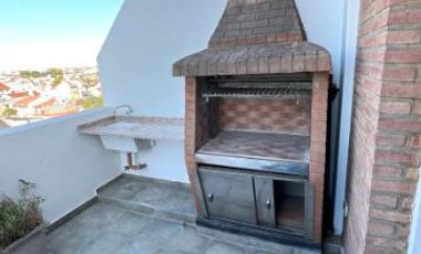 HERMOSO 4 AMBIENTES TRIPLEX!!! CON 2 COCHERAS!!! TERRAZA CON PARRILLA!!