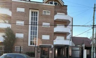 HERMOSO 4 AMBIENTES TRIPLEX!!! CON 2 COCHERAS!!! TERRAZA CON PARRILLA!!