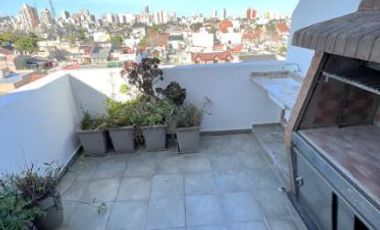 HERMOSO 4 AMBIENTES TRIPLEX!!! CON 2 COCHERAS!!! TERRAZA CON PARRILLA!!