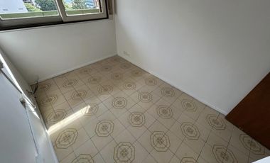 Muy buen departamento de 4 ambientes con balcon al contrafrente y baulera