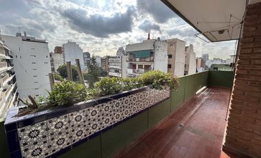 Muy buen departamento de 4 ambientes con balcon al contrafrente y baulera