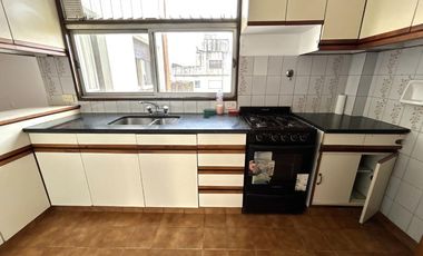 Muy buen departamento de 4 ambientes con balcon al contrafrente y baulera