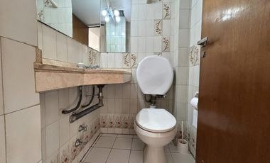 Muy buen departamento de 4 ambientes con balcon al contrafrente y baulera