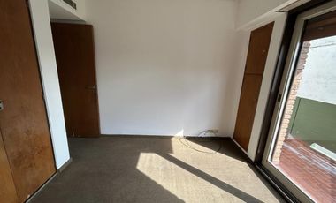 Muy buen departamento de 4 ambientes con balcon al contrafrente y baulera