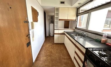 Muy buen departamento de 4 ambientes con balcon al contrafrente y baulera