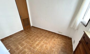 Muy buen departamento de 4 ambientes con balcon al contrafrente y baulera