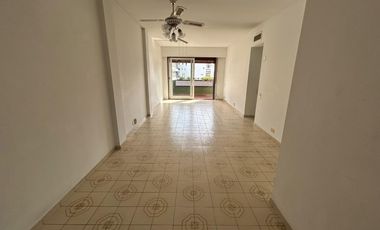 Muy buen departamento de 4 ambientes con balcon al contrafrente y baulera