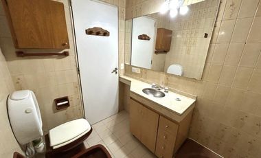 Muy buen departamento de 4 ambientes con balcon al contrafrente y baulera