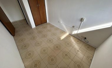 Muy buen departamento de 4 ambientes con balcon al contrafrente y baulera
