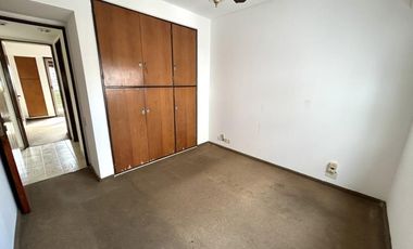 Muy buen departamento de 4 ambientes con balcon al contrafrente y baulera