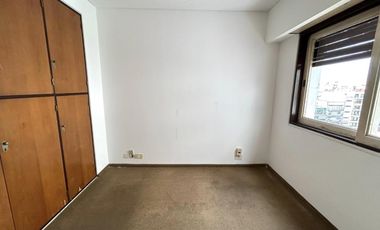 Muy buen departamento de 4 ambientes con balcon al contrafrente y baulera