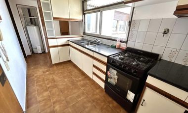 Muy buen departamento de 4 ambientes con balcon al contrafrente y baulera