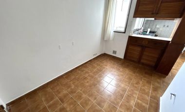Muy buen departamento de 4 ambientes con balcon al contrafrente y baulera