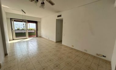 Muy buen departamento de 4 ambientes con balcon al contrafrente y baulera