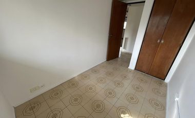 Muy buen departamento de 4 ambientes con balcon al contrafrente y baulera