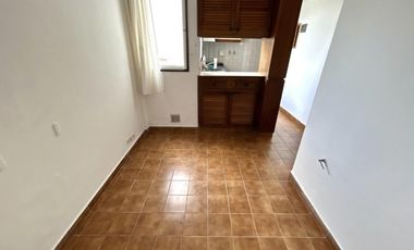 Muy buen departamento de 4 ambientes con balcon al contrafrente y baulera