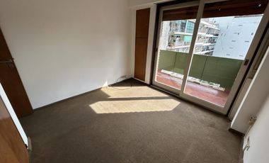 Muy buen departamento de 4 ambientes con balcon al contrafrente y baulera