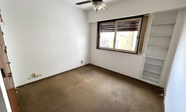 Muy buen departamento de 4 ambientes con balcon al contrafrente y baulera