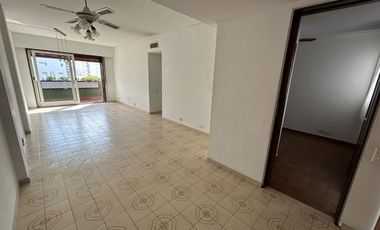Muy buen departamento de 4 ambientes con balcon al contrafrente y baulera