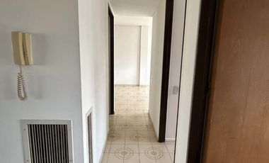 Muy buen departamento de 4 ambientes con balcon al contrafrente y baulera