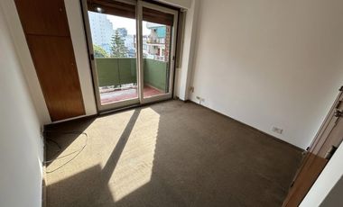 Muy buen departamento de 4 ambientes con balcon al contrafrente y baulera