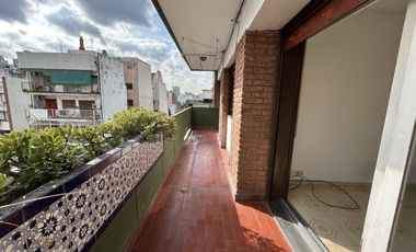 Muy buen departamento de 4 ambientes con balcon al contrafrente y baulera