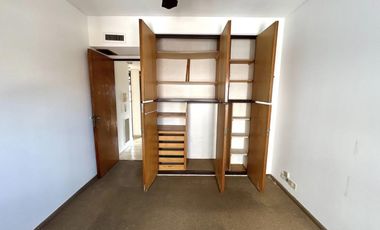 Muy buen departamento de 4 ambientes con balcon al contrafrente y baulera