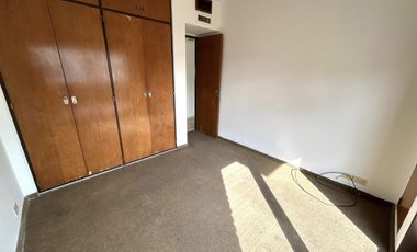 Muy buen departamento de 4 ambientes con balcon al contrafrente y baulera
