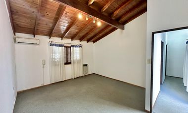 Gran chalet en Venta de 8 amb. Galería. Patio con parrilla. Oficinas ind. Centro Zárate