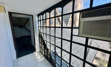 Gran chalet en Venta de 8 amb. Galería. Patio con parrilla. Oficinas ind. Centro Zárate