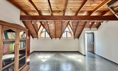 Gran chalet en Venta de 8 amb. Galería. Patio con parrilla. Oficinas ind. Centro Zárate