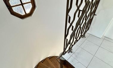 Gran chalet en Venta de 8 amb. Galería. Patio con parrilla. Oficinas ind. Centro Zárate